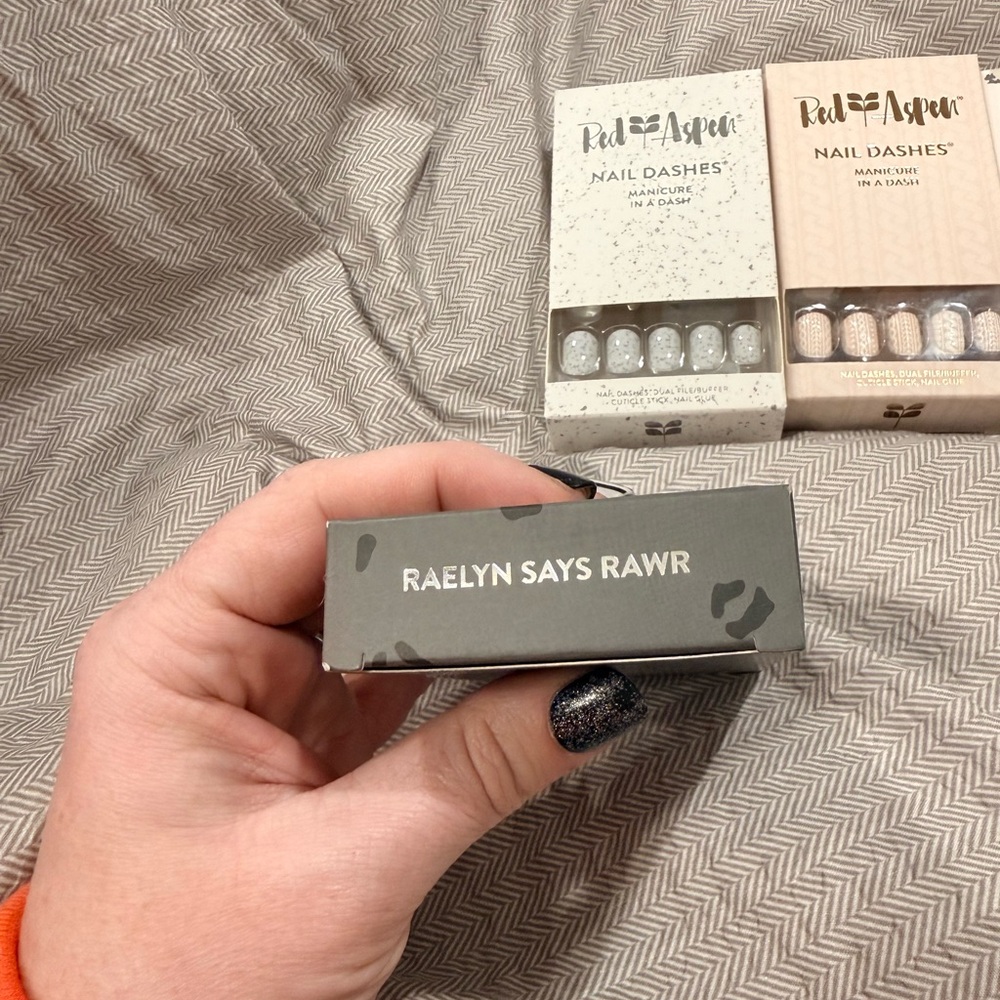 Red Aspen Rae Lyn says rawr Nail Dashes - Press-On Nails - new unopened - Picture 2 of 3